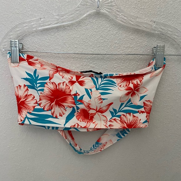 Tropical print halter top - Picture 6 of 6